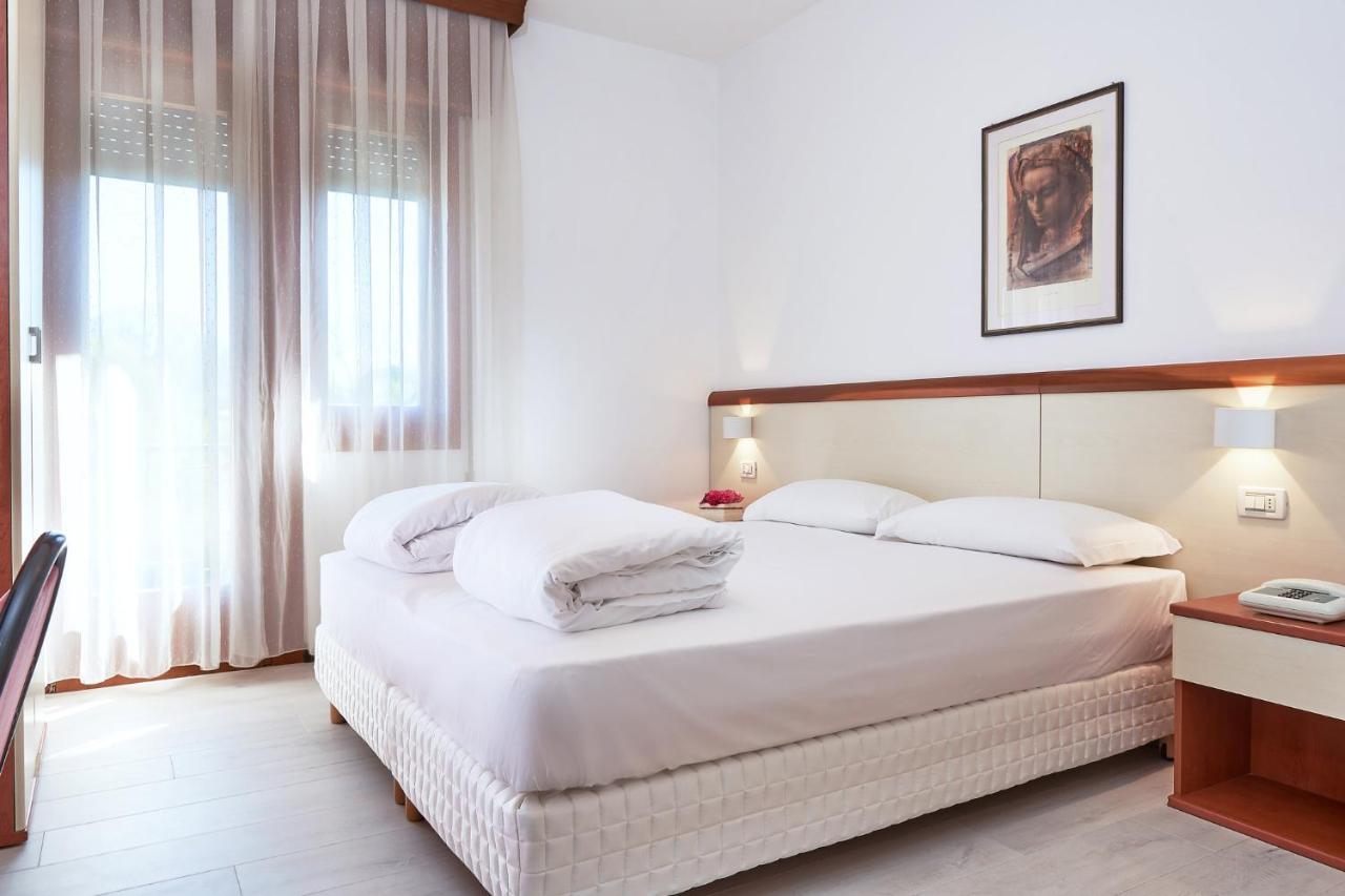 Hotel Due Ragni วีญอร์บา ภายนอก รูปภาพ