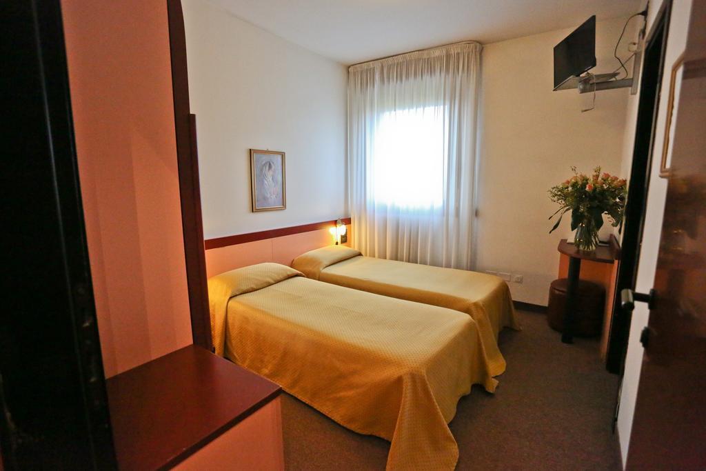 Hotel Due Ragni วีญอร์บา ภายนอก รูปภาพ