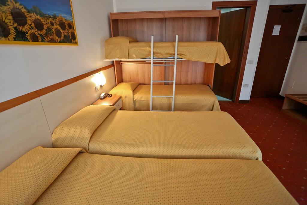 Hotel Due Ragni วีญอร์บา ภายนอก รูปภาพ