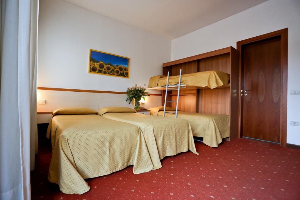 Hotel Due Ragni วีญอร์บา ภายนอก รูปภาพ