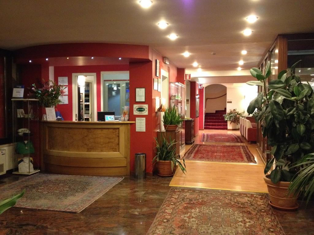 Hotel Due Ragni วีญอร์บา ภายนอก รูปภาพ