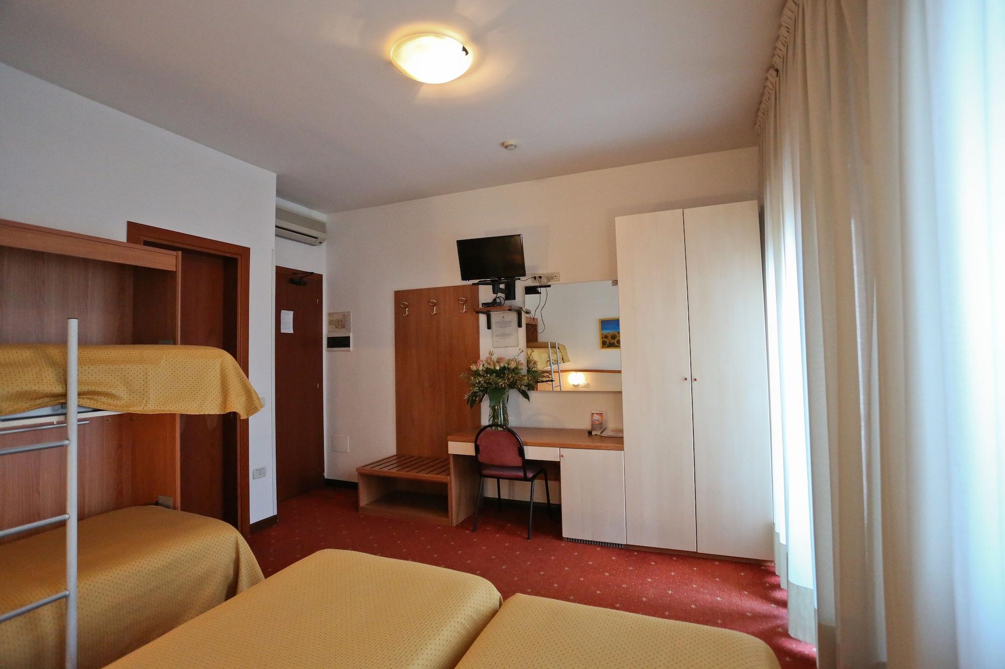 Hotel Due Ragni วีญอร์บา ภายนอก รูปภาพ