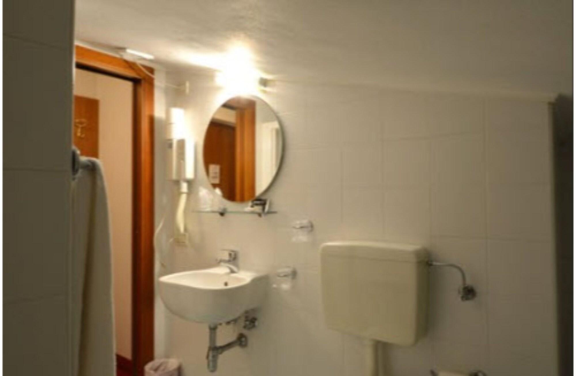 Hotel Due Ragni วีญอร์บา ภายนอก รูปภาพ