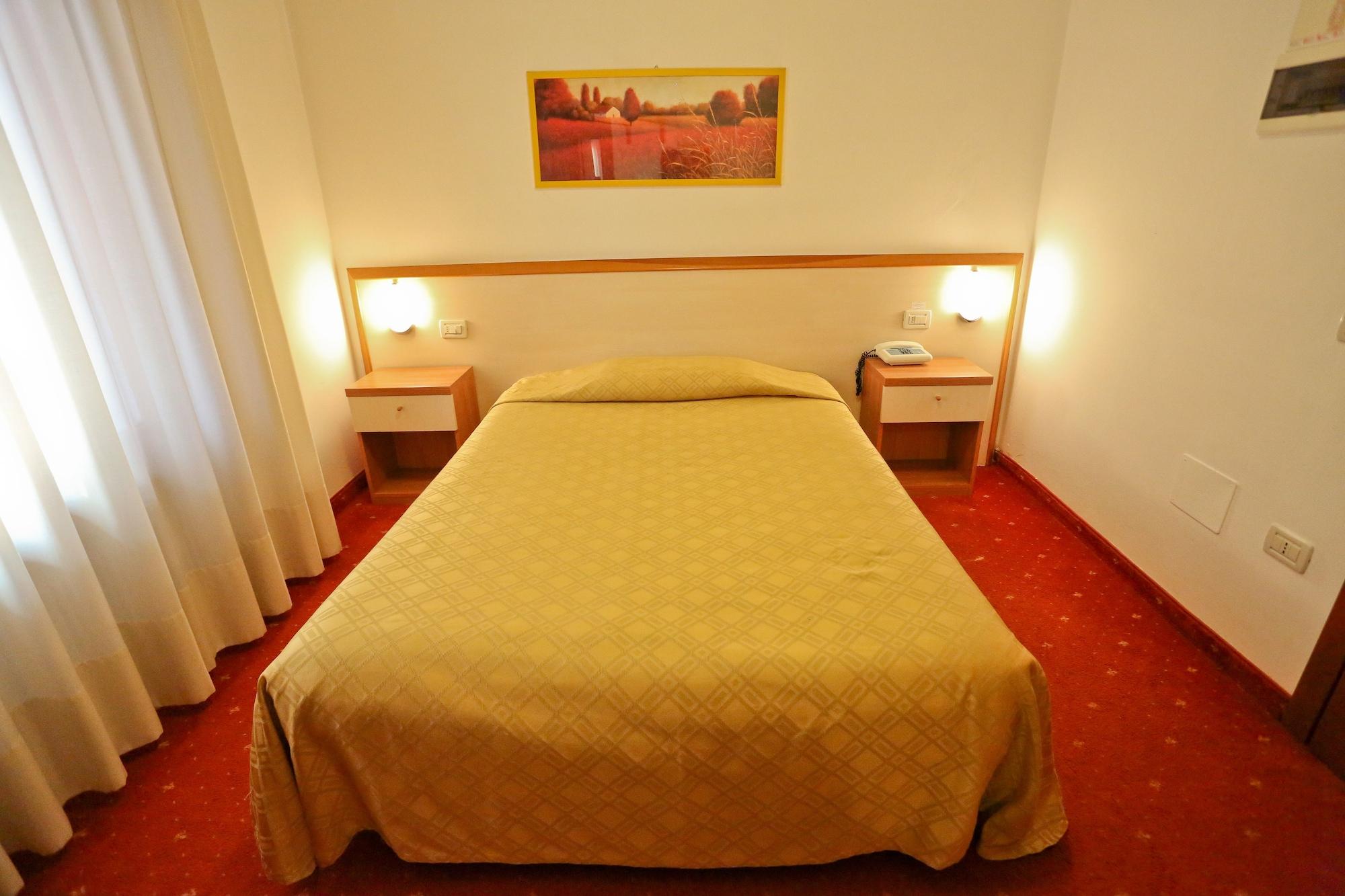 Hotel Due Ragni วีญอร์บา ภายนอก รูปภาพ
