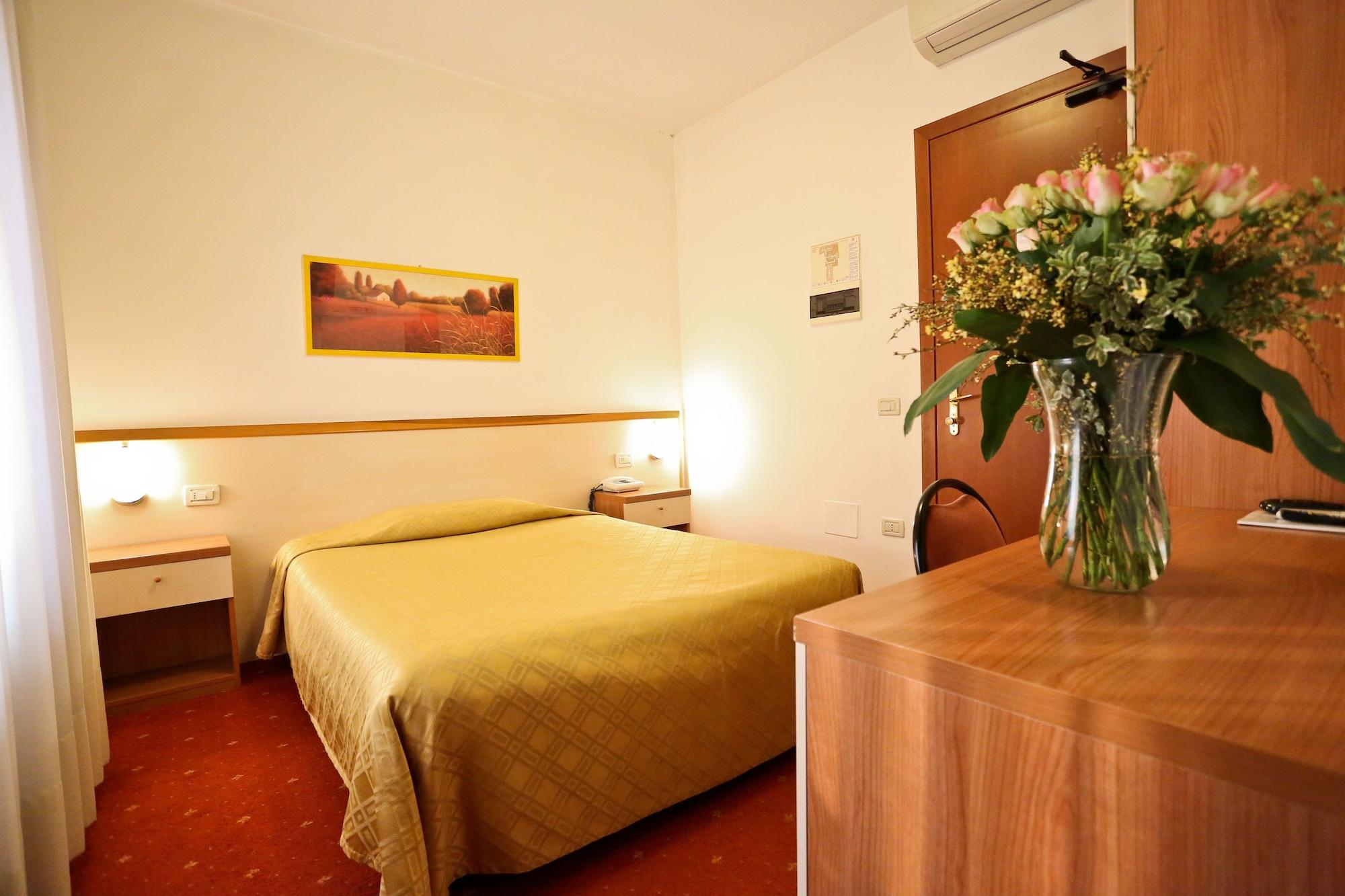 Hotel Due Ragni วีญอร์บา ภายนอก รูปภาพ