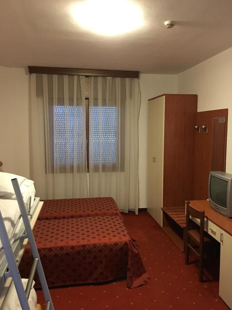 Hotel Due Ragni วีญอร์บา ภายนอก รูปภาพ