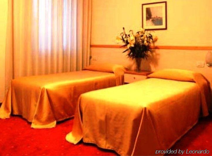 Hotel Due Ragni วีญอร์บา ภายนอก รูปภาพ