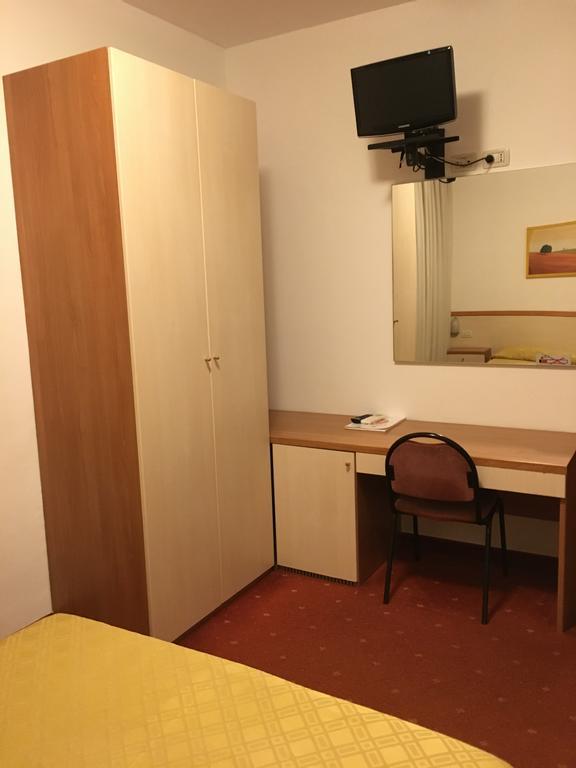 Hotel Due Ragni วีญอร์บา ภายนอก รูปภาพ