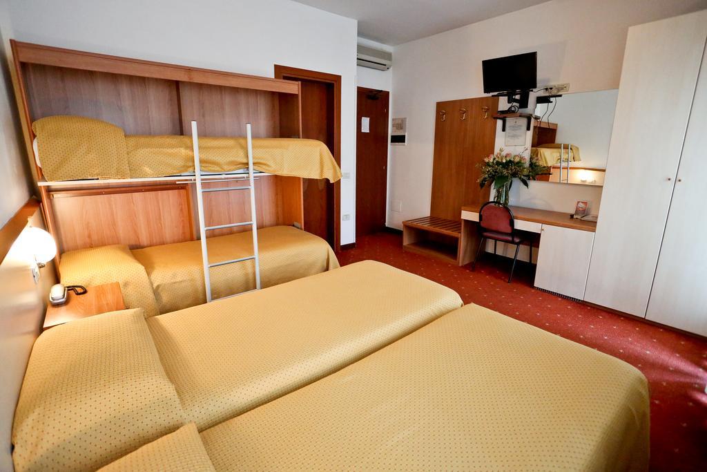 Hotel Due Ragni วีญอร์บา ภายนอก รูปภาพ