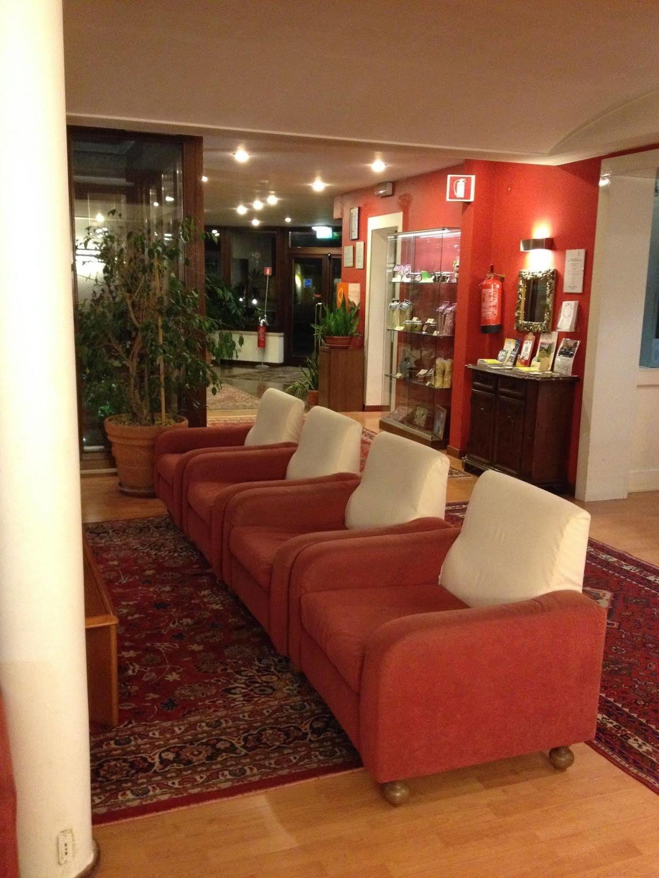 Hotel Due Ragni วีญอร์บา ภายนอก รูปภาพ