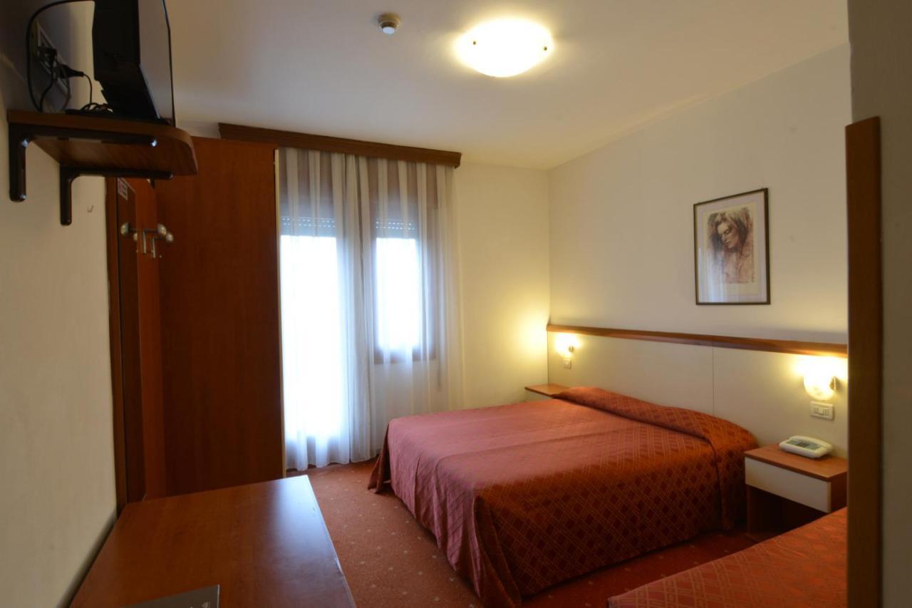 Hotel Due Ragni วีญอร์บา ภายนอก รูปภาพ