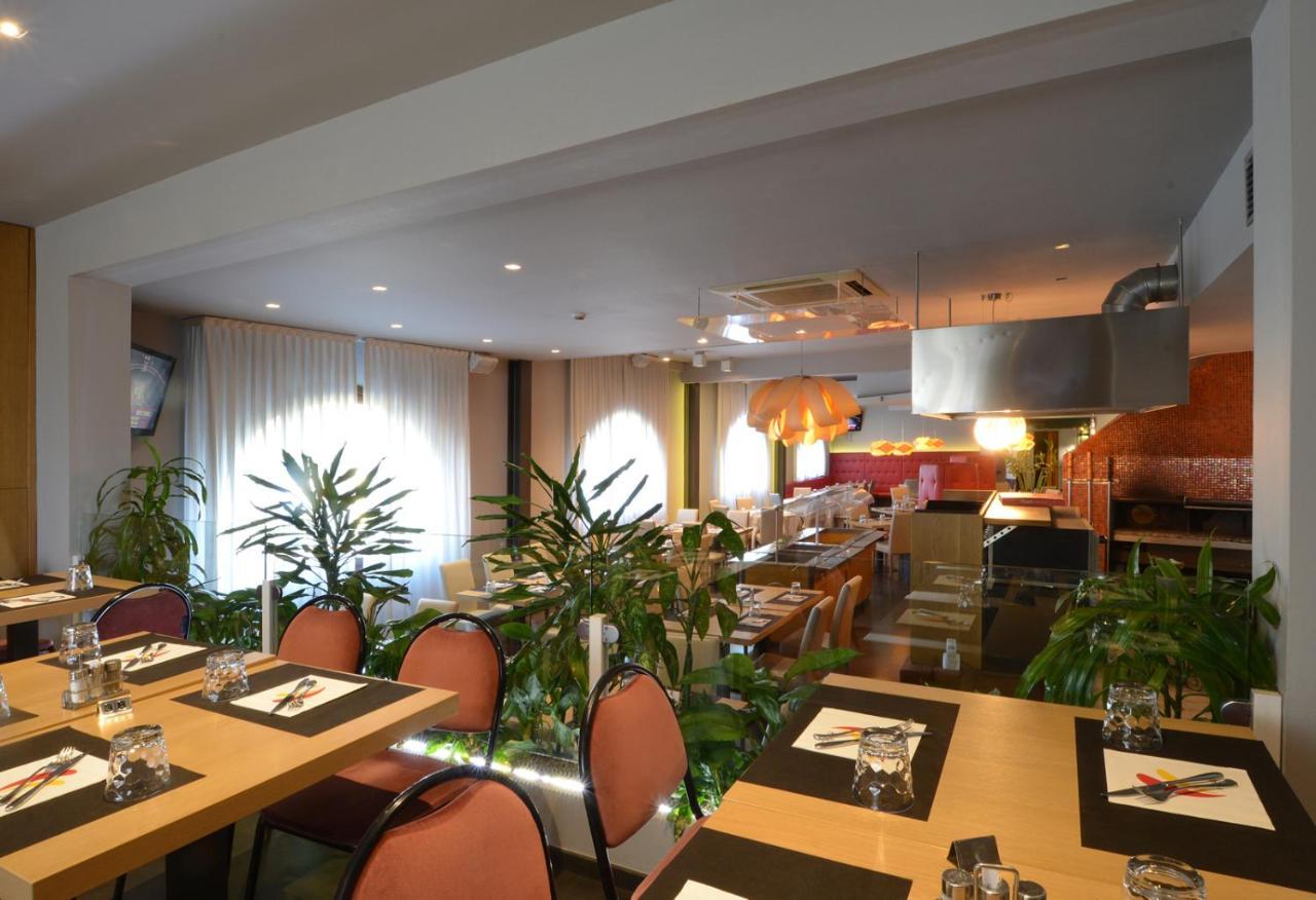 Hotel Due Ragni วีญอร์บา ภายนอก รูปภาพ