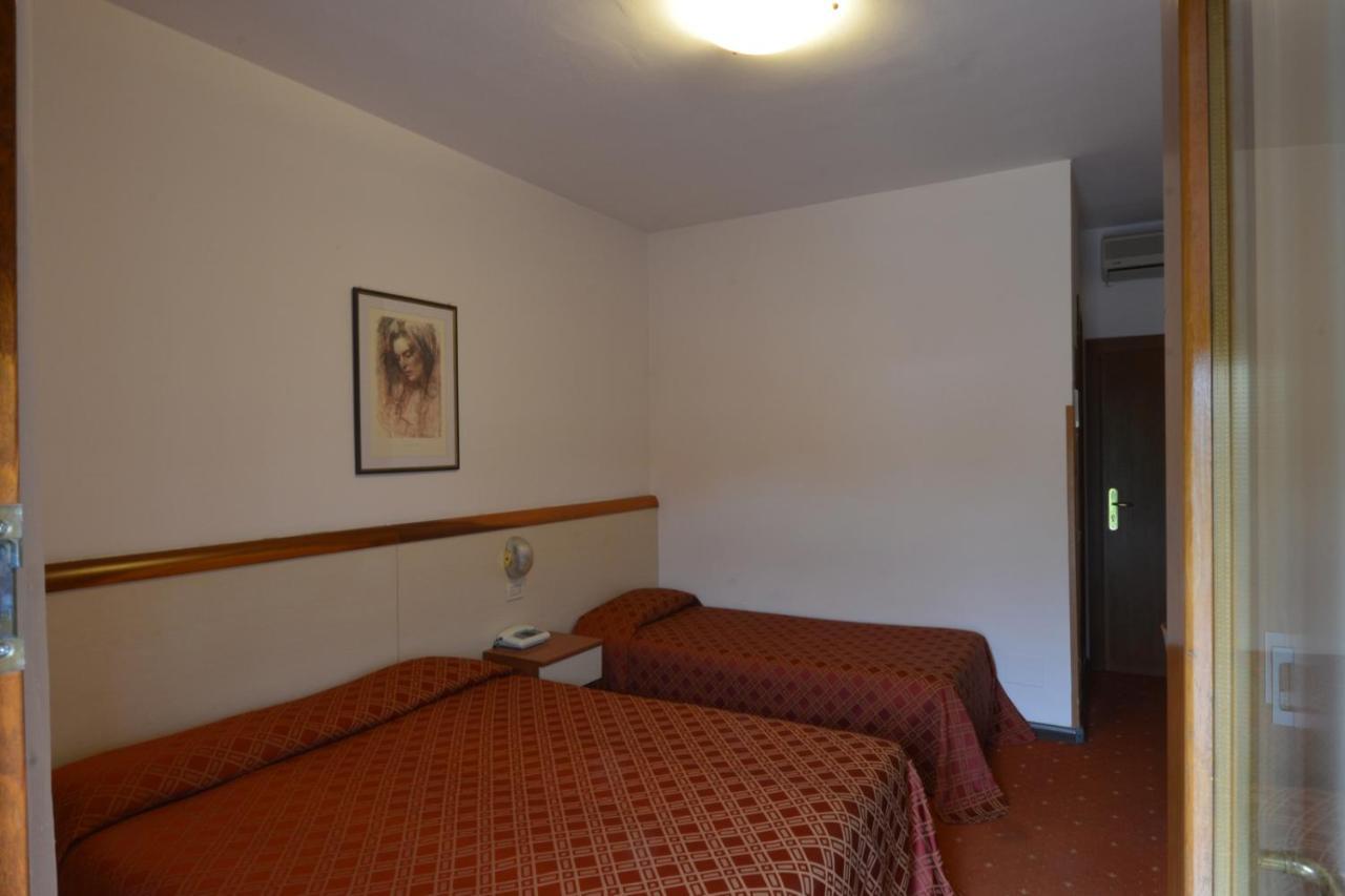 Hotel Due Ragni วีญอร์บา ภายนอก รูปภาพ