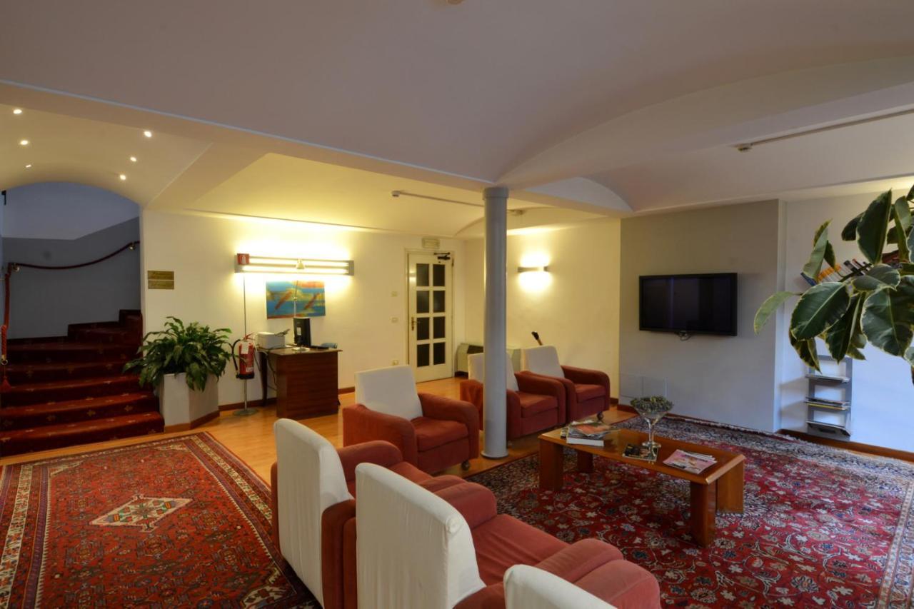 Hotel Due Ragni วีญอร์บา ภายนอก รูปภาพ