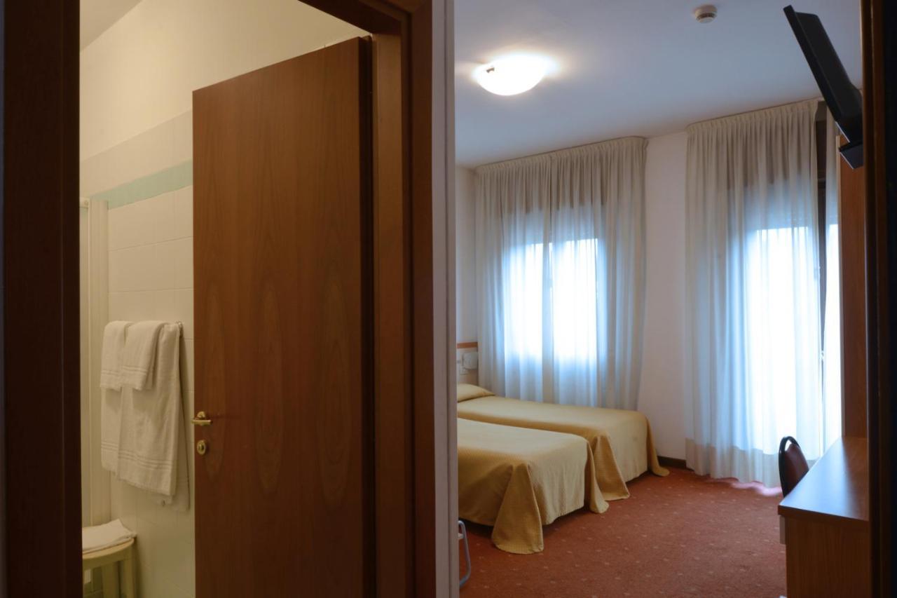 Hotel Due Ragni วีญอร์บา ภายนอก รูปภาพ
