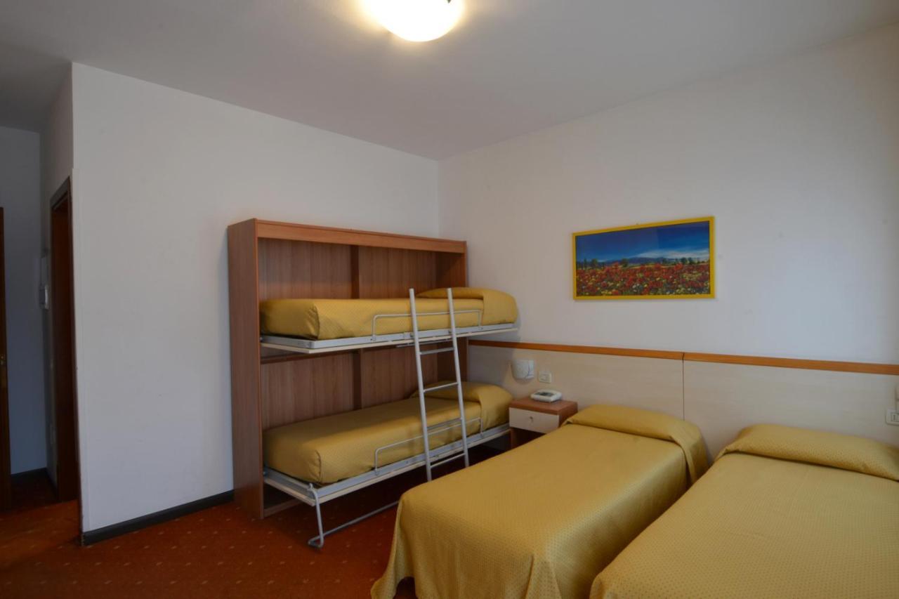Hotel Due Ragni วีญอร์บา ภายนอก รูปภาพ