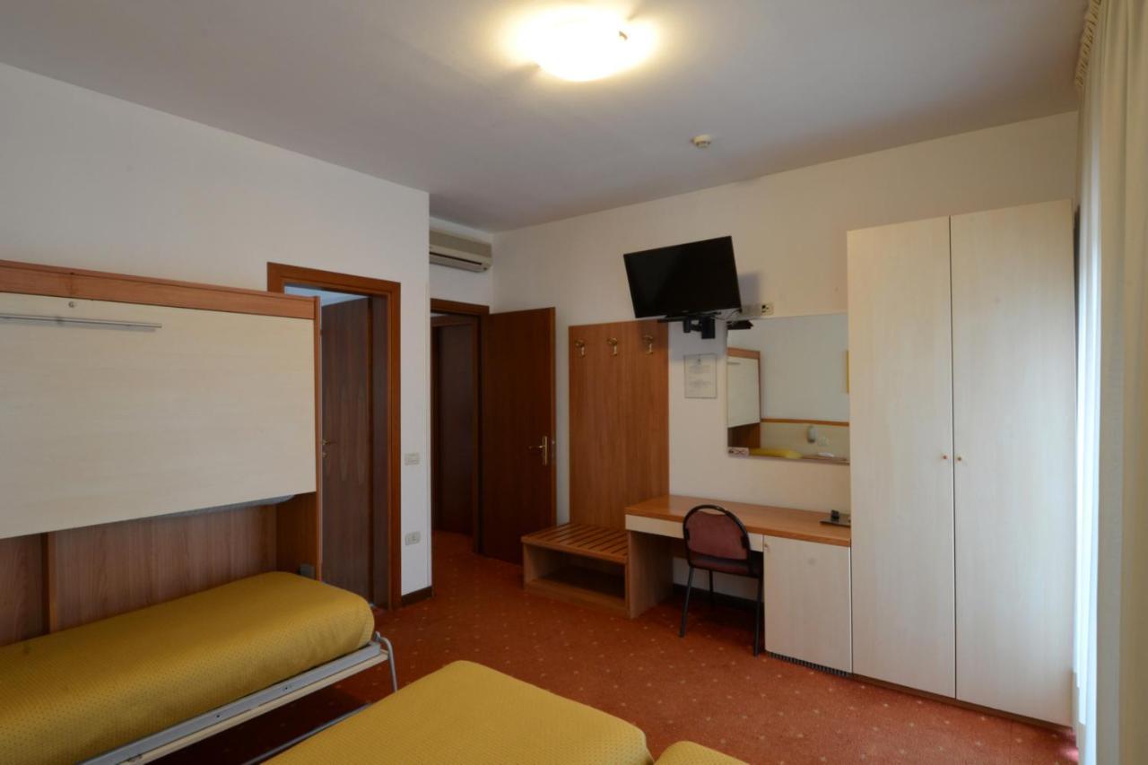 Hotel Due Ragni วีญอร์บา ภายนอก รูปภาพ