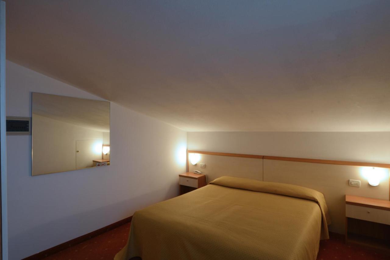 Hotel Due Ragni วีญอร์บา ภายนอก รูปภาพ