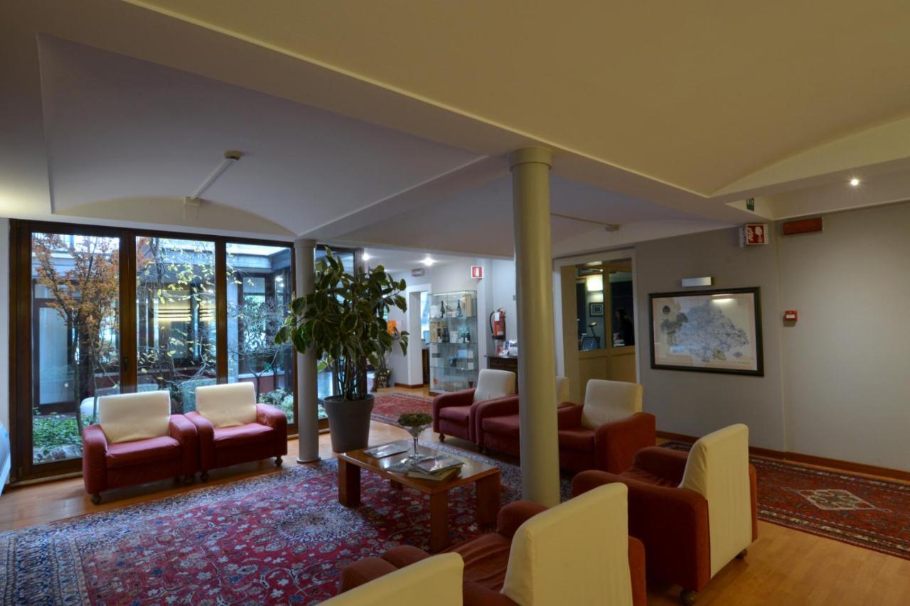 Hotel Due Ragni วีญอร์บา ภายนอก รูปภาพ