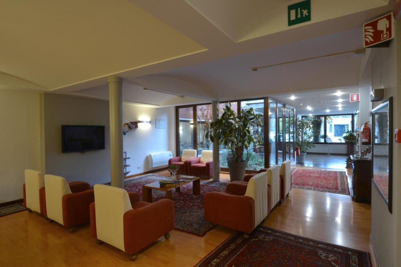 Hotel Due Ragni วีญอร์บา ภายนอก รูปภาพ